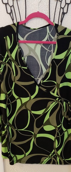 ❤️SOLD!❤️💚Beautiful Designer Women's 3X Green Blouse💚 - Picture 3 of 6